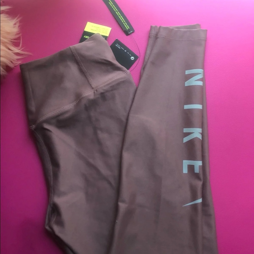 NEW NIKE TRAINING LEGGINGS